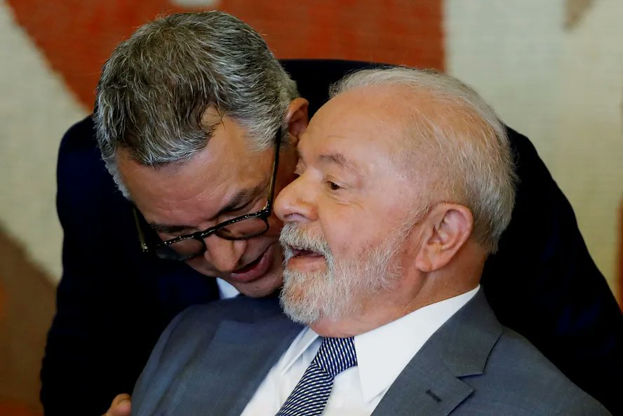 Grupodobemestar's tweet photo. Daniel Vorcaro se encontrou secretamente com Alexandre Padilha, homem de confiança de Lula, 2 meses antes do encontro de Vorcaro com o próprio Lula, em 2024, pra salvar Banco Master.https://t.co/u5q0KWyKsk #economia #dolar #ouro #selic #inflação #emprego #desemprego #renda #lazer https://t.co/YYFOzrqia9