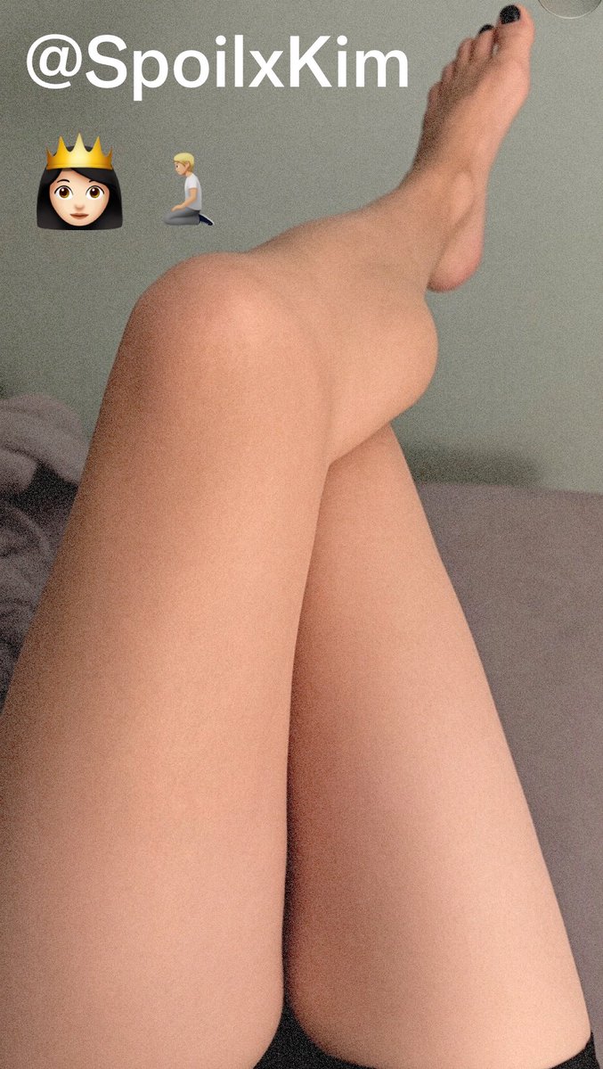 SpoilxKim's tweet photo. Endlich ein neues Bild!!! 👸🏻
Hast den ganzen Tag drauf gewartet, stimmts? Hose noch trocken? 😂
Du weißt was du jetzt zu tun hast…!!!
#findom #göttin #femdomv #zahlsau #cuckold #kg https://t.co/sqcPe9shPH