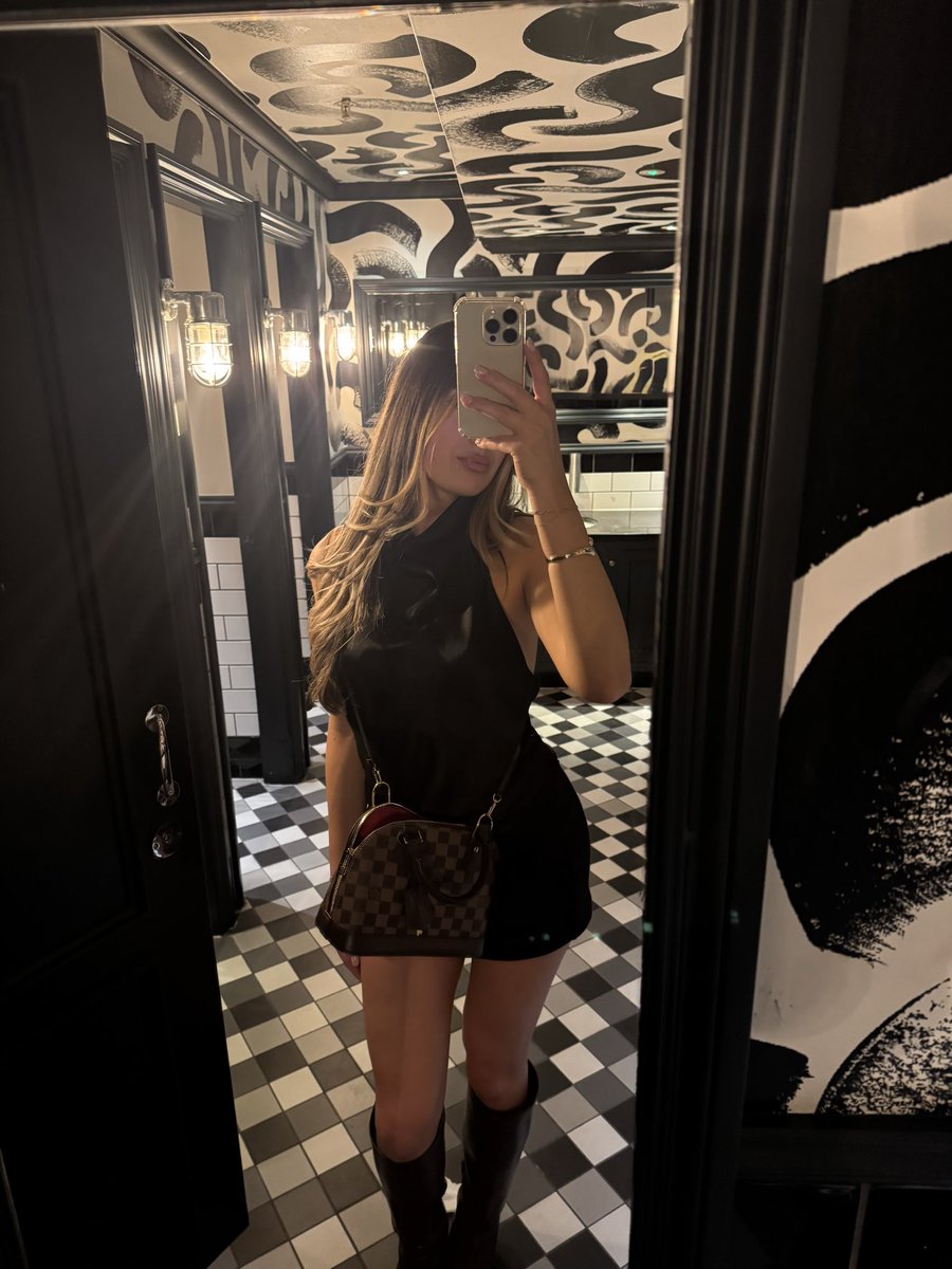 jasamelia__'s tweet photo. It’s boot season 🙏🏼 https://t.co/5Ncd4K77PN
