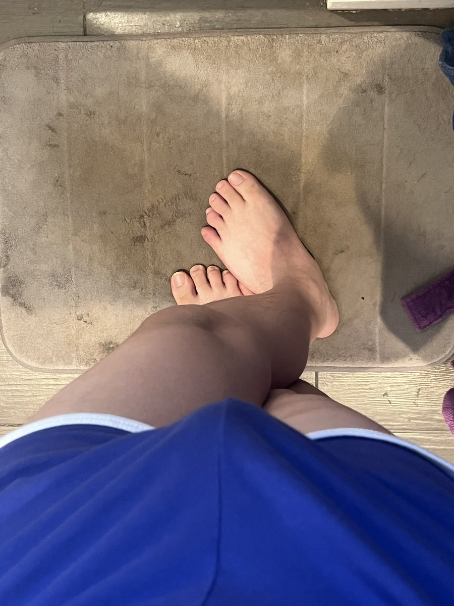 scallopsrgood's tweet photo. pre-shower fit + foot reveal ;3

#femboy https://t.co/3fs3RseIIA