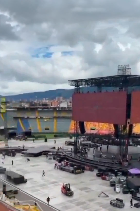 igorogh's tweet photo. O palco do BTS já está sendo montado no Estadio El Campín, em Bogotá! 🇨🇴💜

O grupo desembarca na Colômbia para os primeiros shows da BTS WORLD TOUR ‘ARIRANG’ na América Latina, nesta sexta (2) e sábado (3) de outubro. https://t.co/8TccmQyaED