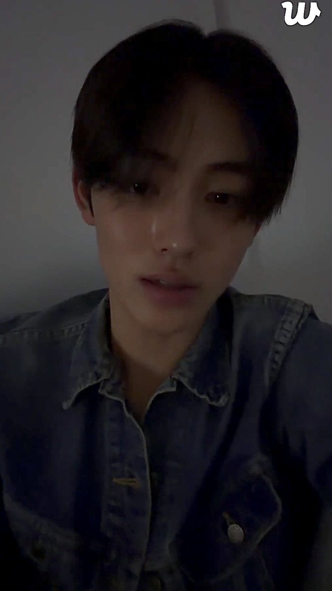 000E0M's tweet photo. 너랑 영상통화하는데 너무 예뻐서 내가 할말을 잃었고 또 그 중에 반은 캡쳐를 하느라 “미안 뭐라고? 캡쳐하느라 못들었어” 무한반복😳 https://t.co/uXJILBlgo0