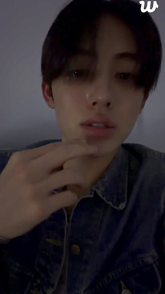 000E0M's tweet photo. 너랑 영상통화하는데 너무 예뻐서 내가 할말을 잃었고 또 그 중에 반은 캡쳐를 하느라 “미안 뭐라고? 캡쳐하느라 못들었어” 무한반복😳 https://t.co/uXJILBlgo0