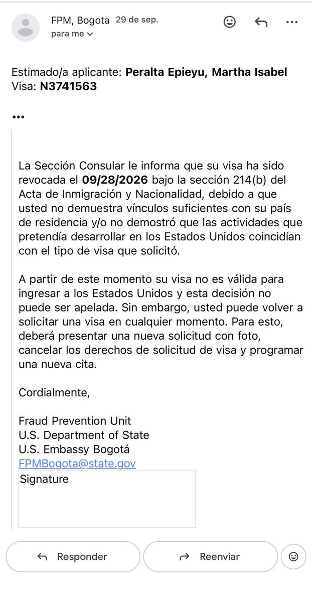 petrogustavo's tweet photo. El gobierno de la Espriella  ha desatado una persecución contra un grupo poblacional civil con identidad politica llamdado Pacto Histórico, que es un delito de lesa humanidad ya denunciado por mi ante la Corte Penal Internacional.

He pedido que cuando sucedan hechos administrativos, financieros, encarcelamientos, amenazas y asesinatos y víctimas, envían documentación directamente a la Corte Penal Internacional con acusación directa al que expresó públicamente que una "Iba a destripar al progresismo": Abelardo de la Espriella.

Abelardo se desespera pidiendo delaciones porque no tiene pruebas de corrupción de mi parte.

Además busca que el gobierno al que sirve le ayude a golpear a quienes sabemos de sus delitos y ejercemos una oposición legal y democrática.

Abelardo trata de ocultar su histórica asociación con el narcotráfico, calumniandonos con corrupciones de las que no puede dar una sola prueba porque no existe.

Lo peor es la prensa de los ricos de Colombia siendo cómplice con esa actitud.

Por ejemplo señalaron la perdida de visa a los EEUU como producto de actos de corrupción y no es cierto.

en el caso de la senadora Marta Peralta hay una excusa que nada tiene que ver con lo que la prensa ayer dijo tratando de desprestigiarnos.

Le quitan la visa a la senadora Marta Peralta porque no demuestra vínculos suficientes con su país de residencia

Bastante extraño para que le diga la oficina consular algo así eso a una senadora indígena cuya comunidad viene de pueblos ancestrales de hace 60.000 años que descubrieron la navegación del Caribe y llegaban hasta los cayos del actual estado de la Florida desde hace miles de años.