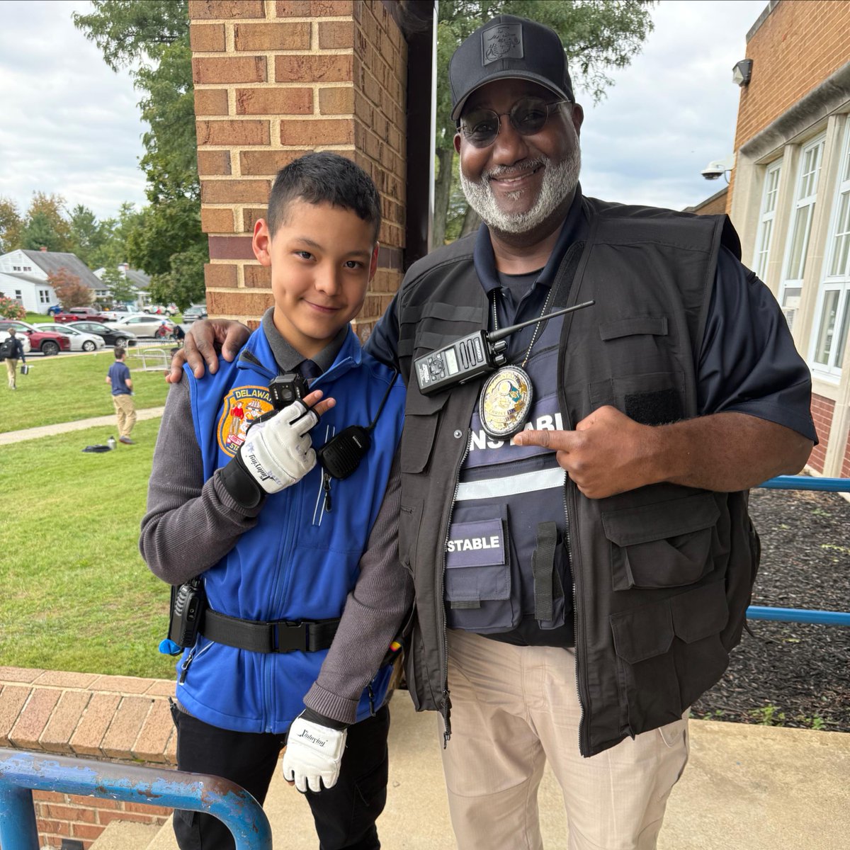 GeorgeKirkMS's tweet photo. Constable Craig works with one of our students at end of the each day to ensure our students dismiss safely. We appreciate everything he does to work with our students! https://t.co/1mivxzb8ut