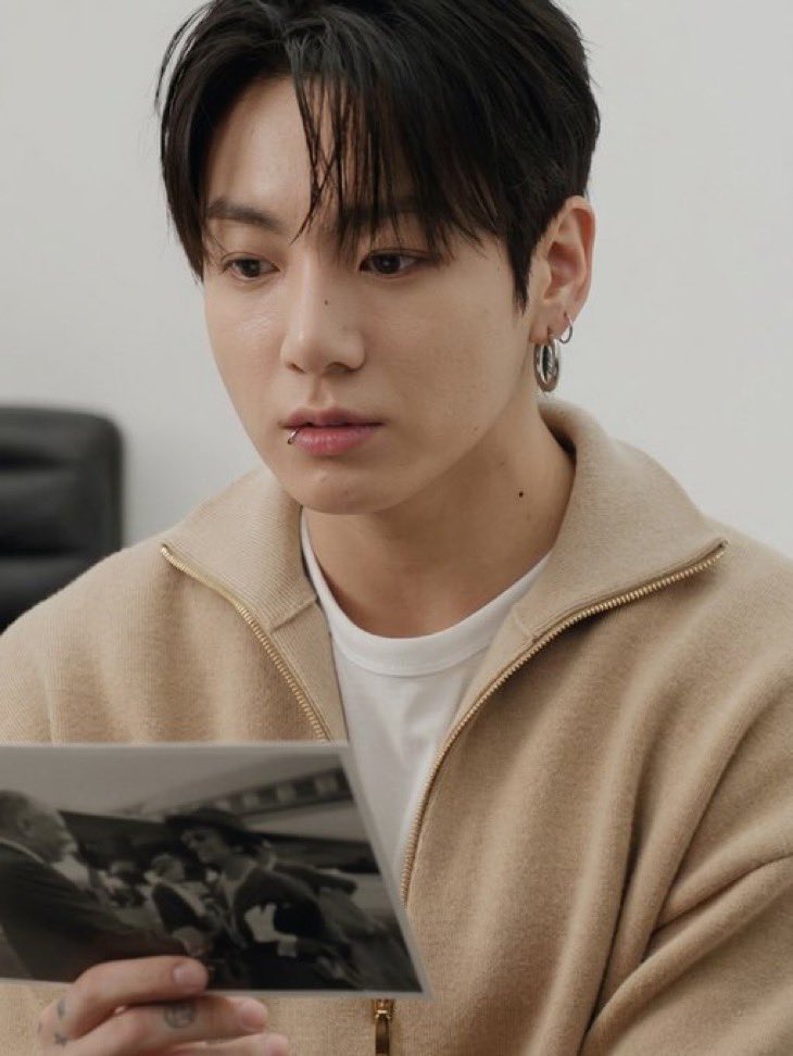 JEONKH_'s tweet photo. he’s so insanely handsome and attractive https://t.co/ye6M383D4E