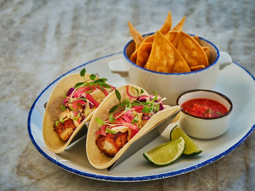 WildaMilne2t4's tweet photo. Tacos de carnitas crujientes rellenos de cilantro fresco y salsa de lima  Una explosión de sabor mexicano que te transporta directamente a la calle de México!， https://t.co/huzy9V7e70
