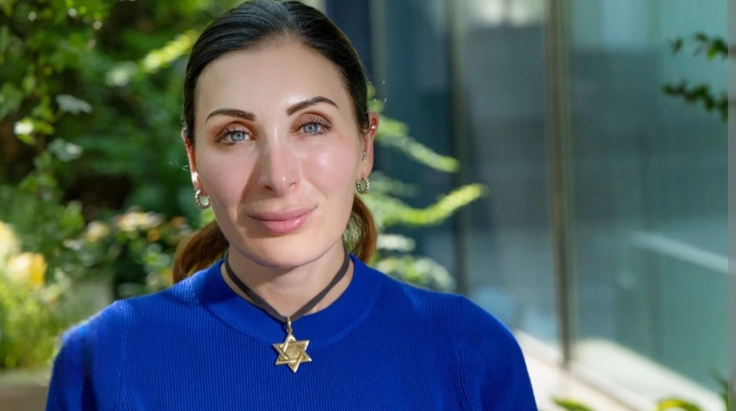 Avayiran's tweet photo. لورا لومر: 

«مسلمونا باید از خلبانی پرواز های تجاری محروم شوند.»

درود به شرفت زن، که مسلمان‌شناسی رو تکمیل کردی 

#جاویدشاه https://t.co/ONLu22Hdn3