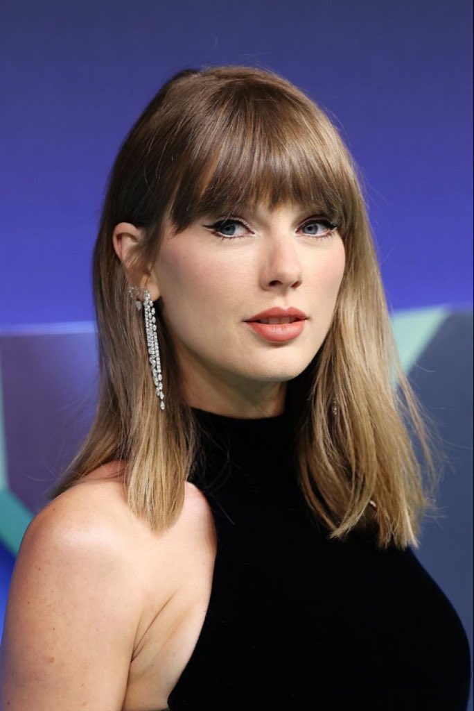 taylor_sw13ift's tweet photo. tay ages like fine wine https://t.co/6bidbXYPkH