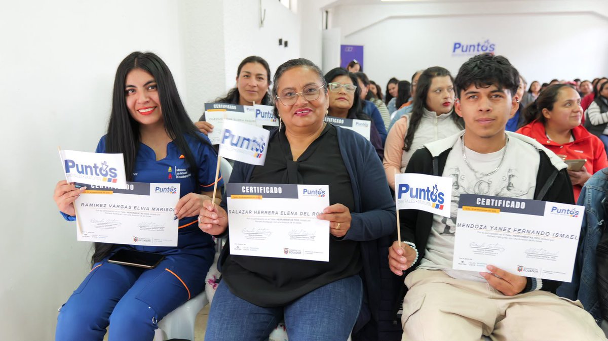 MIT_Ecuador's tweet photo. #Pichincha | Puntos Digitales Gratuitos: acercando la tecnología a la ciudadanía. 💻🇪🇨

El viceministro de Tecnologías de la Información y Comunicación, Ricardo Gutiérrez, entregó 100 certificados a usuarios del Punto Digital Gratuito (PDG) Ferroviaria, en el sur de Quito, quienes culminaron con éxito sus procesos de capacitación y fortalecieron sus competencias digitales. 👏📚

🌐 A través de este PDG, más de 55.000 ciudadanos del sector han encontrado un espacio para aprender, acceder a herramientas tecnológicas y fortalecer sus conocimientos, generando nuevas oportunidades para su desarrollo personal y profesional.

✅ Cada capacitación deja una herramienta, cada herramienta abre nuevas posibilidades y cada aprendizaje puede transformar una historia.

🤝 Desde el MIT, seguimos acercando la tecnología a la ciudadanía, impulsando el aprendizaje y generando nuevas oportunidades para construir un futuro con más desarrollo para el país. 🇪🇨