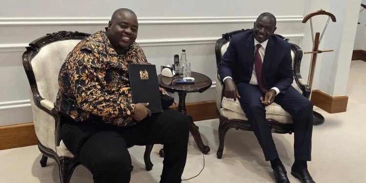 sisindiosifuna_'s tweet photo. MAJOR BREAKING: Millionaire tycoon Wicknell Chivayo has died after a helicopter crash in Marondera. His wife Lucy Muteke among the 6 victims. There were no survivors.

A police statement said: “The ZRP confirms a plane crash in Marondera Rural area at 1700 hours. The aircraft had 6 occupants.”