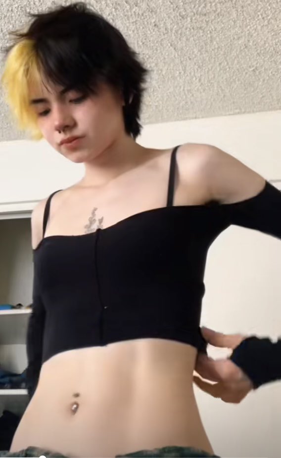 LovingLilyRenee's tweet photo. Yellow And Navy (2/2) (yeah I know the last one is yellow and black but it’s hot lol) https://t.co/j3U7o5gPTC