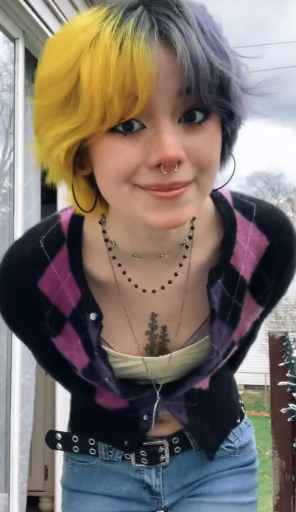 LovingLilyRenee's tweet photo. Yellow And Navy (2/2) (yeah I know the last one is yellow and black but it’s hot lol) https://t.co/j3U7o5gPTC