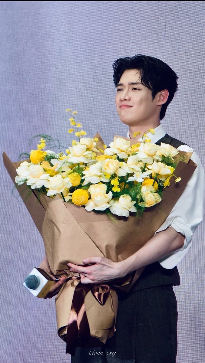 Trang_yssw's tweet photo. Dù chuyện gì xảy ra, chúng em cũng sẽ luôn ở cạnh ủng hộ anh. Kim Yoonsik đáng yêu xinh đẹp nhất thế giới 🩵

WELCOME KIM YOON SIK TO PARIS

#YOONSIKPFWSS27
#KIMYOONSIKINPARIS https://t.co/MCmXgX0hV5
