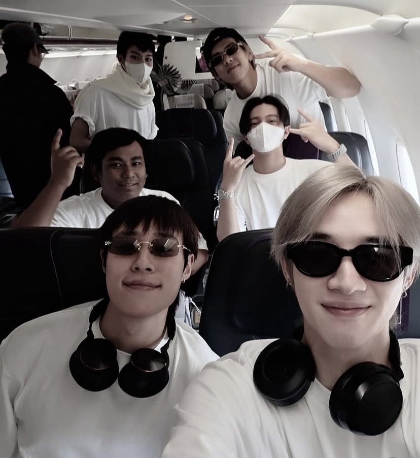 _tttequila's tweet photo. นั่งข้างกันไปอีก 100 ปีเลยนะ https://t.co/iJKhKqM8Kl