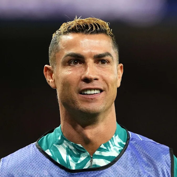 TouchlineX's tweet photo. 🚨 𝗢𝗙𝗙𝗜𝗖𝗜𝗔𝗟: Portugal with a statement:

"Cristiano Ronaldo has left the national team camp. Our preparations for the next games continue with our 24 players with maximum focus on the results." https://t.co/Iz0Jte8RKK
