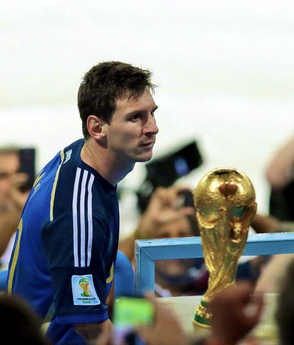 t00la244's tweet photo. @Cristiano You couldn’t even achieve Messi failures yet 😭😭 https://t.co/DgI580liFP