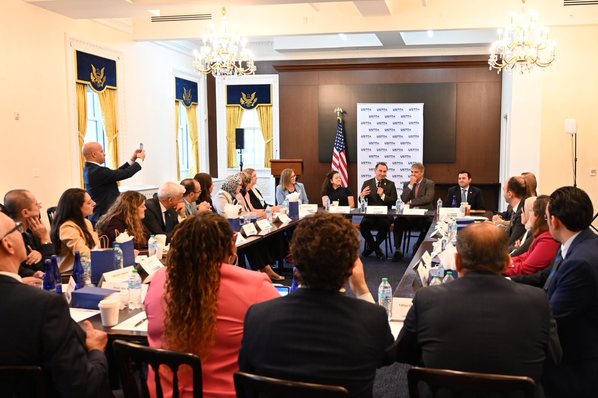 USTDA's tweet photo. #ICYMI USTDA hosted energy leaders from 🇪🇬🇯🇴🇲🇦 in the U.S to explore 🇺🇸 #LNG technologies and deepen cooperation. Highlights included hearing from the President’s National Energy Dominance Council at the @WhiteHouse and traveling to TX to meet w/ LNG infrastructure companies. https://t.co/HQFgROtI5h