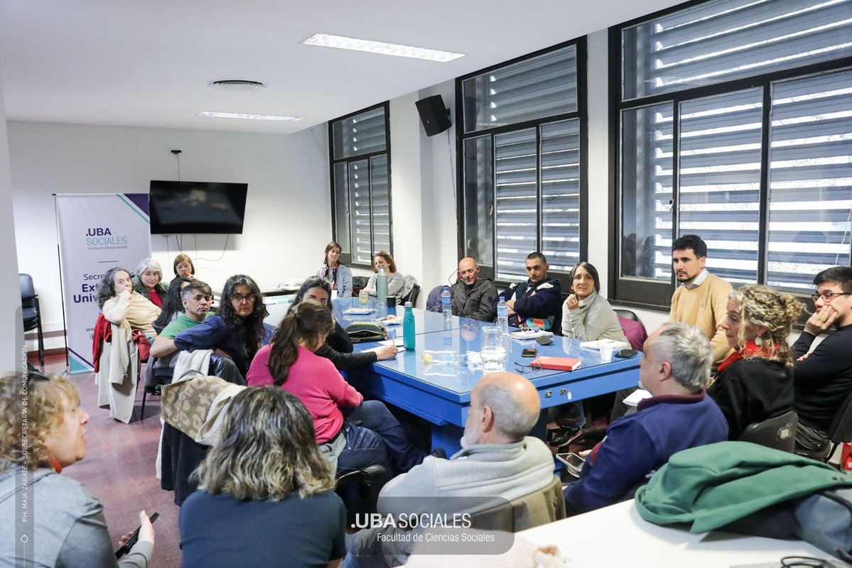 ubasociales's tweet photo. MESA TERRITORIAL DEL BARRIO DE CONSTITUCIÓN 

La semana pasada se llevó adelante un nuevo encuentro de la Mesa Territorial de #FSOC, una instancia de organización y articulación con organizaciones sociales y diversos actores. 🤝

🔗Mirá la nota completa: https://t.co/DFDGV8YjbK https://t.co/VuefXoGJ5g