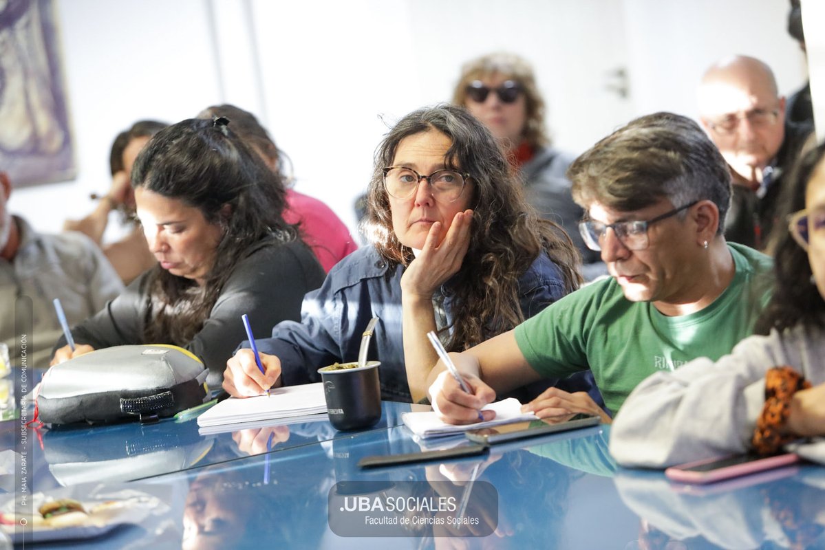 ubasociales's tweet photo. MESA TERRITORIAL DEL BARRIO DE CONSTITUCIÓN 

La semana pasada se llevó adelante un nuevo encuentro de la Mesa Territorial de #FSOC, una instancia de organización y articulación con organizaciones sociales y diversos actores. 🤝

🔗Mirá la nota completa: https://t.co/DFDGV8YjbK https://t.co/VuefXoGJ5g