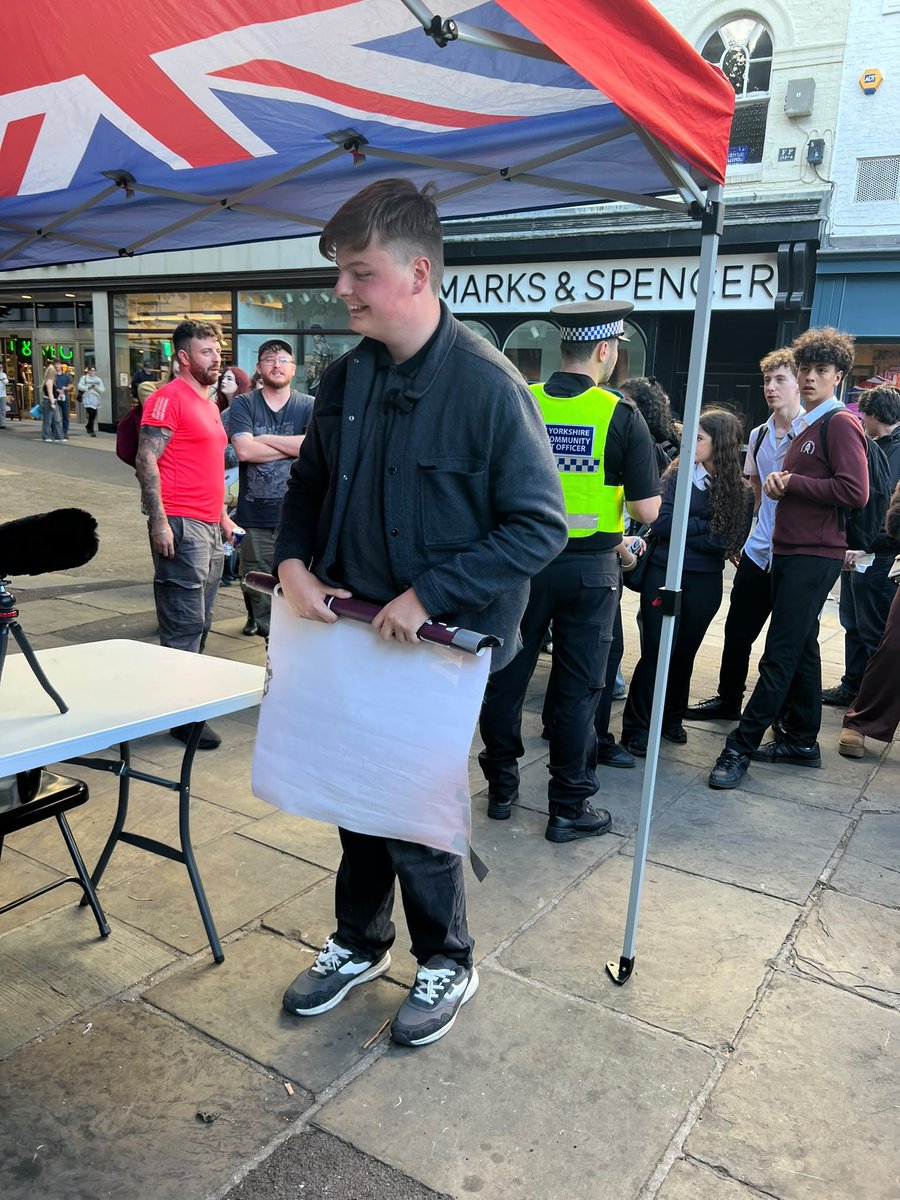 AntiRacismDay's tweet photo. Stand Up To Racism have forced Young Bob out of York.

He's been claiming he's a big man this week but he was defeated by ordinary people turning up and drowning out his hate. https://t.co/1jedKUwEMu