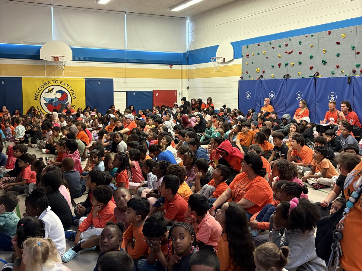 tdsb's tweet photo. In recognition of #OrangeShirtDay and the National Day for Truth and Reconciliation, students and staff at Eastview Public School reflected on the importance of learning from the past, and taking meaningful steps toward reconciliation. https://t.co/0YhUzterDl