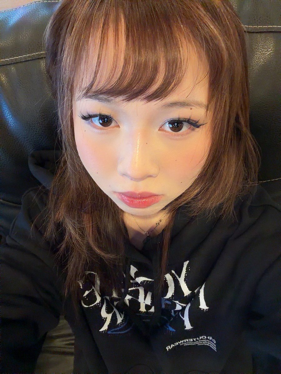 pvckat's tweet photo. sick and wearing my yfp hoodie still, yfp is 4life ok #RepYFP https://t.co/xAB2ZmxMpT