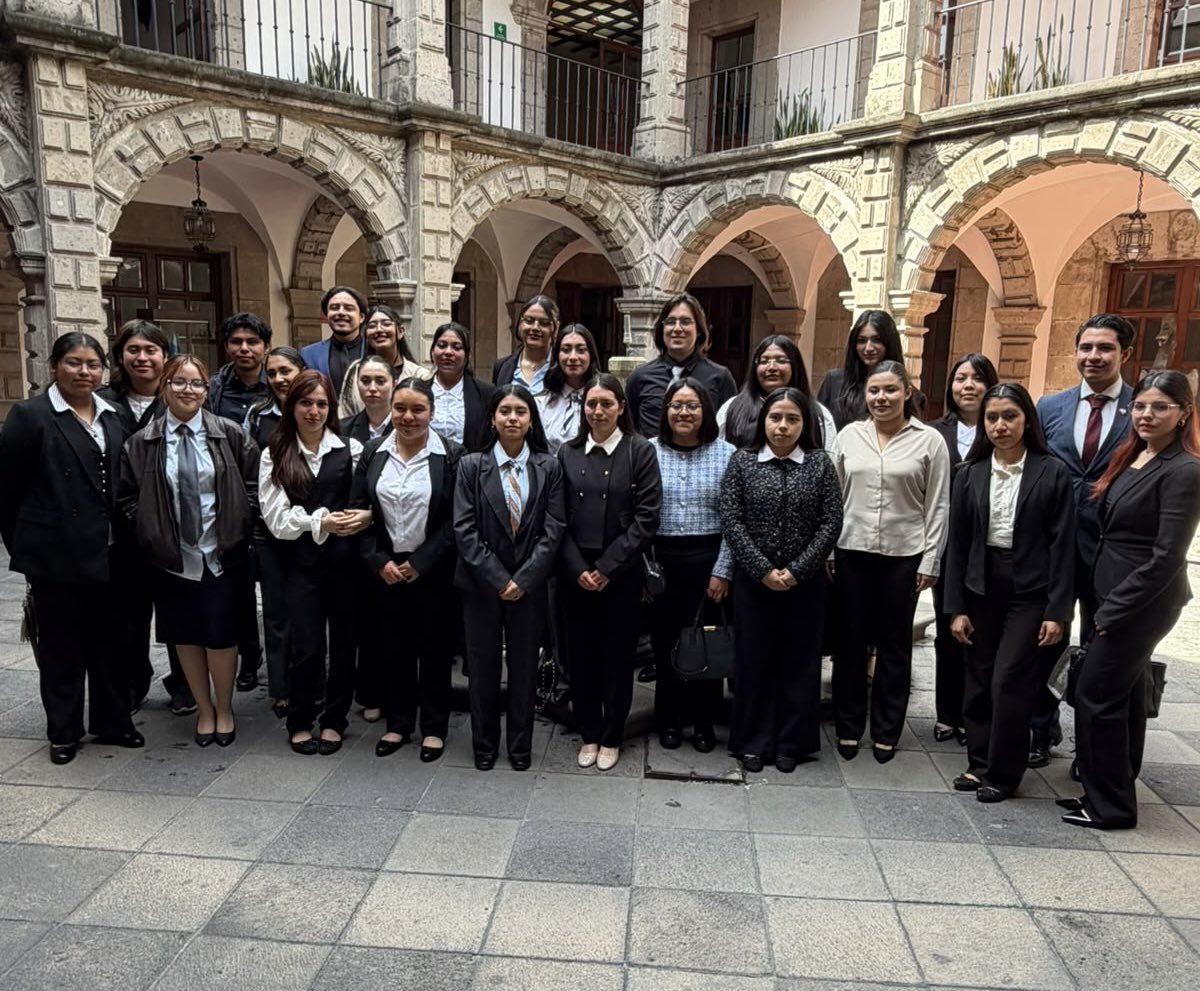 imatiasromero's tweet photo. Nos dio mucho gusto recibir en #OutreachIMR📚 a estudiantes de la @IPN_ESCATepepan y del Instituto Universitario Franco Inglés de México. Gracias por su interés en conocer el trabajo del IMR y el proceso de ingreso al SEM. https://t.co/FRWj3u5reO