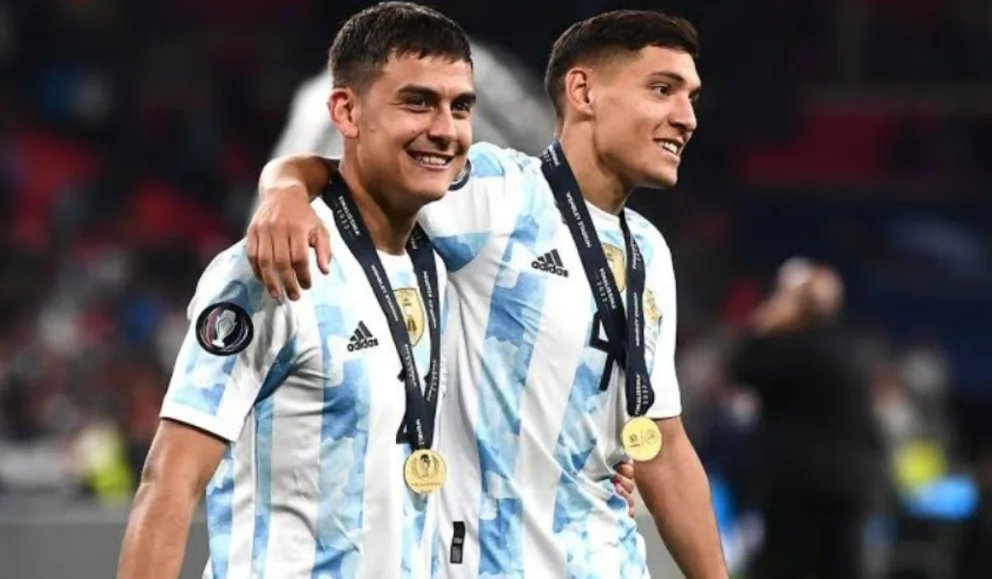 icardo8's tweet photo. 🚨 ÚLTIMA HORA: Dybala y Molina han reservado un vuelo privado a Argentina. Prefieren enfrentar el castigo de la Roma que les prohibió viajar, antes que perderse el partido de despedida de Messi. https://t.co/Nl9XJBKRJr