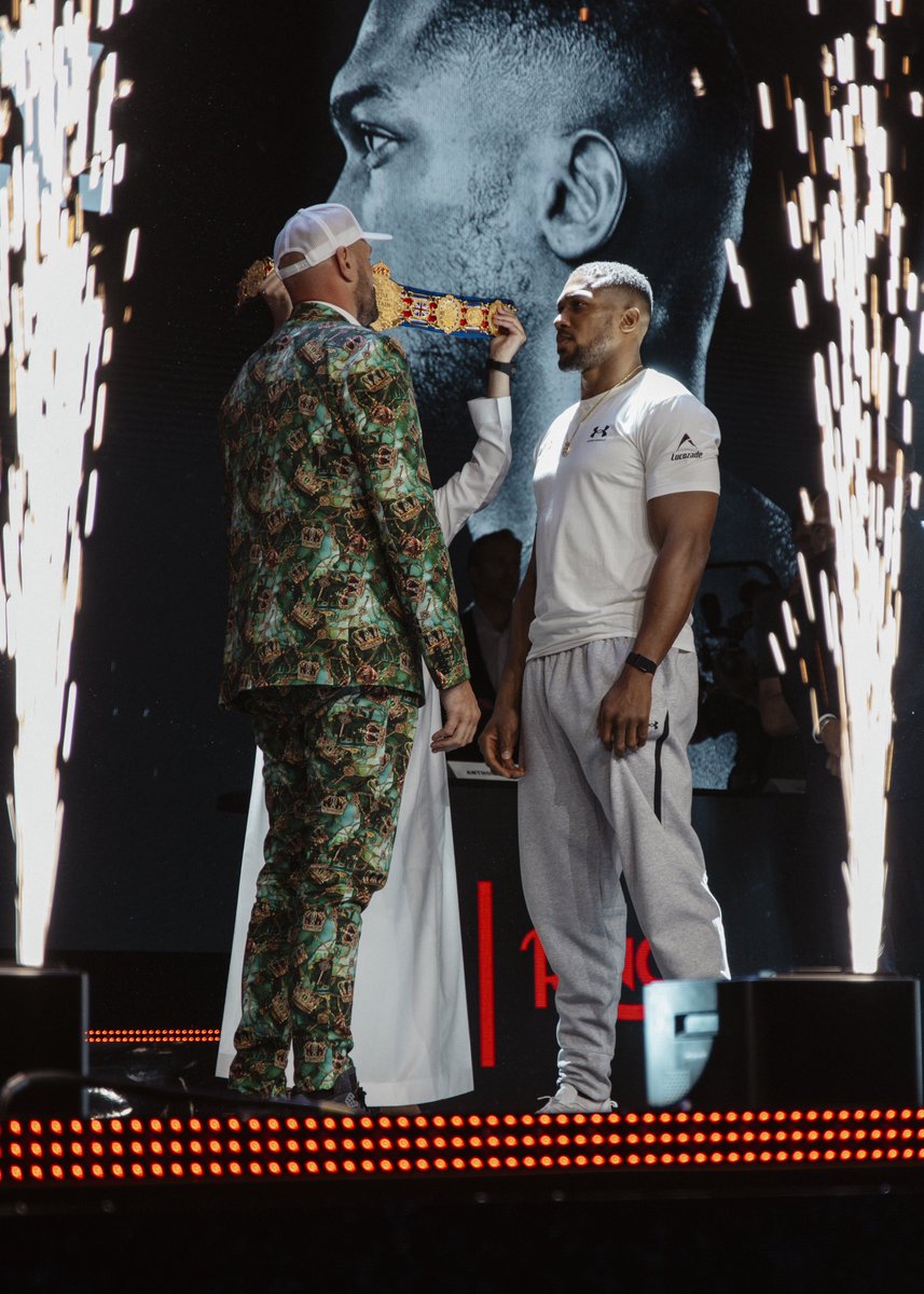 anthonyjoshua's tweet photo. LET’S LIGHT IT UP 🇬🇧🪖 https://t.co/DLLiIpX0XA