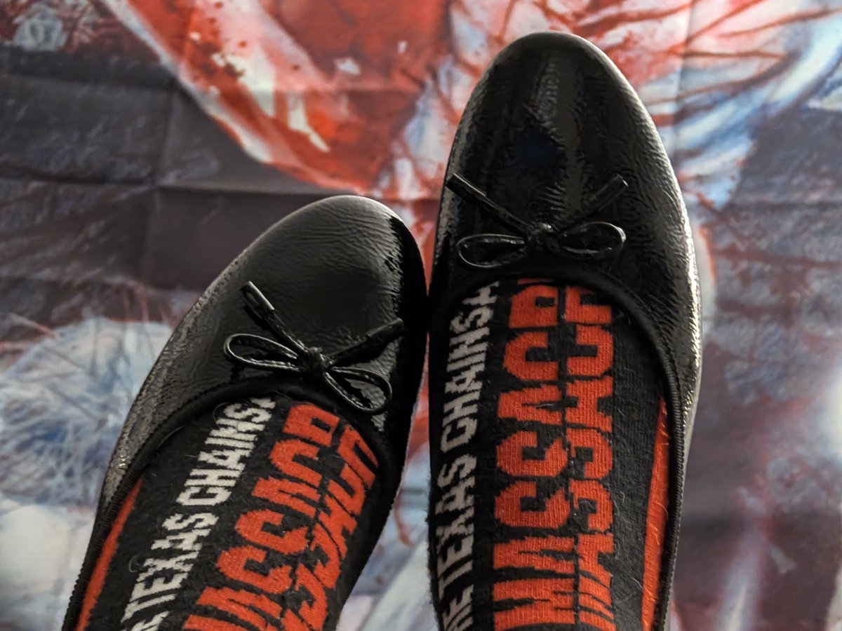 vicevixxn's tweet photo. new flats to flaunt my cute socks in 🪓 https://t.co/xqaE0KYTUz