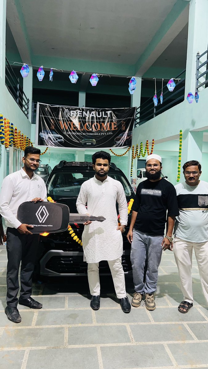 Samkhan67397917's tweet photo. @RenaultIndia Bought a brand new @RenaultIndia Triber RXT 3 days ago from Tikamgarh. Want official Renault CNG kit to save my 3yr/1L km warranty. Tikamgarh dealer refused saying vehicle is "Retail". Ready to visit Jhansi, Sagar or Jabalpur workshop. Please help! Email sent to CSC https://t.co/O47jQBpMDN