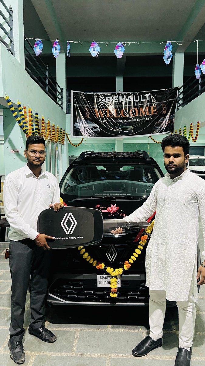 Samkhan67397917's tweet photo. @RenaultIndia Bought a brand new @RenaultIndia Triber RXT 3 days ago from Tikamgarh. Want official Renault CNG kit to save my 3yr/1L km warranty. Tikamgarh dealer refused saying vehicle is "Retail". Ready to visit Jhansi, Sagar or Jabalpur workshop. Please help! Email sent to CSC https://t.co/O47jQBpMDN