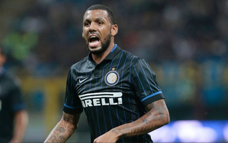 Inter360CDS's tweet photo. #Inter, l'ex #Mvila è stato squalificato per 4 giornate in #SerieD per aver rivolto parole offensive al direttore di gara.
@cmdotcom
#Inter360 | #FCIM https://t.co/yhmR8jBrth
