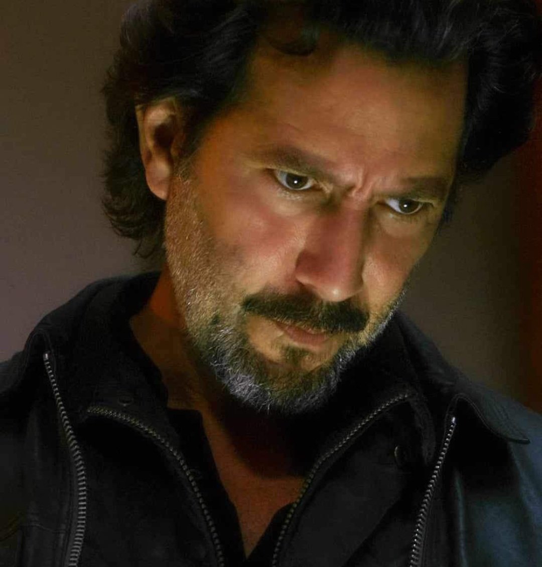cusickgallery's tweet photo. So focused at work! You were so much fun to watch #russtaylor! #henryiancusick #macgyver https://t.co/4BPT4zG8wK