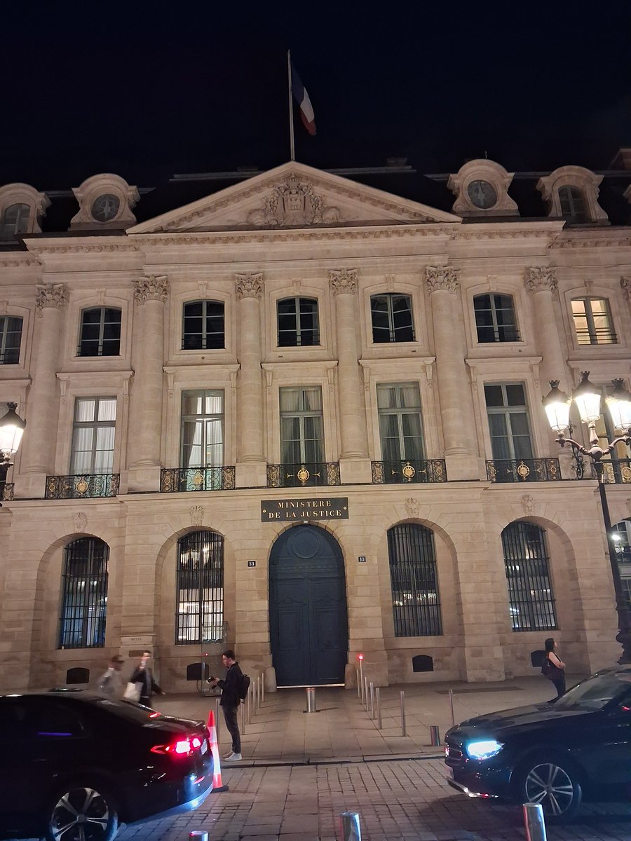 remseeks's tweet photo. #Sentinelles 
Toujours debout. https://t.co/kLgH3lJfiK