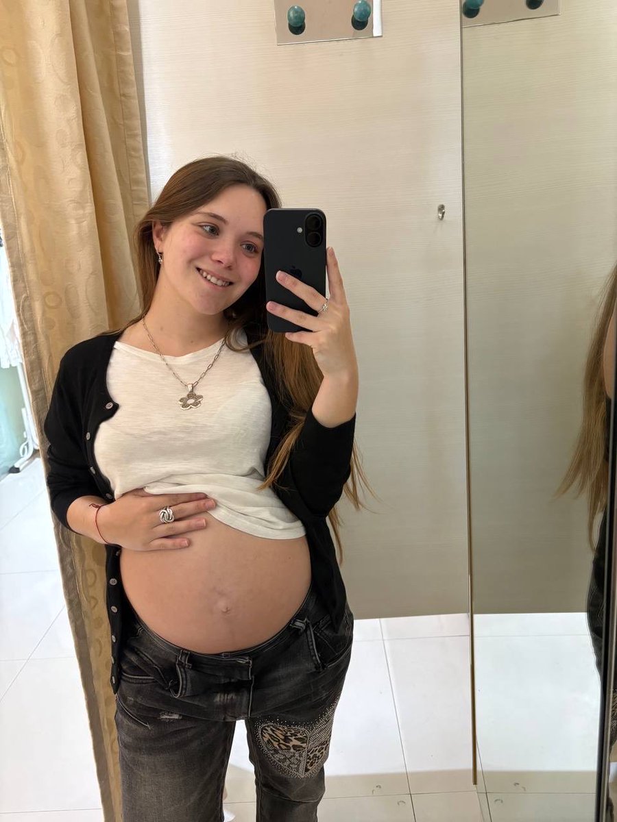 muffinshailey's tweet photo. Do single men appreciate my pregnant belly? https://t.co/cvwkFvhk48