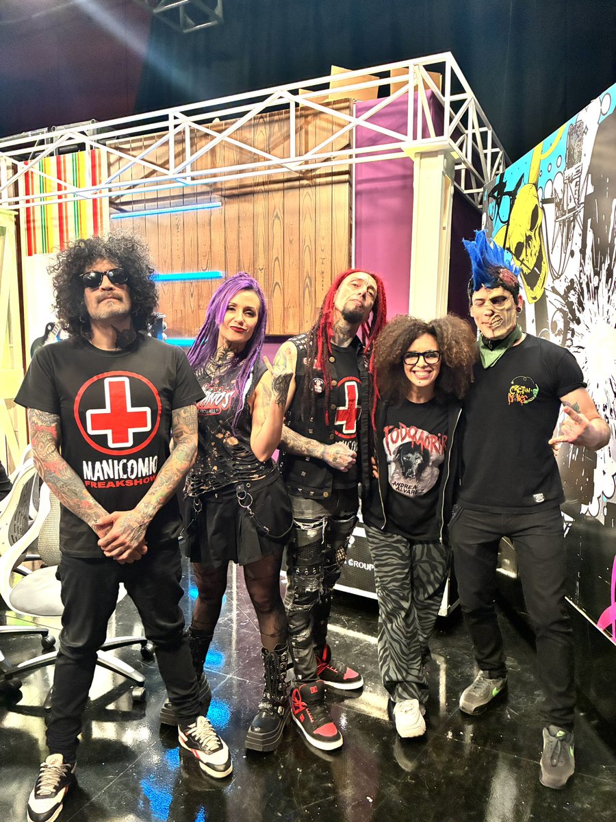 AndreaAlvarezAA's tweet photo. Hoy ya fui a @bandasoporte y de ahí a @aqvfmlatribu
El día sigue eh #todomorir a full
@paualbertipress https://t.co/H5lrghXKfT