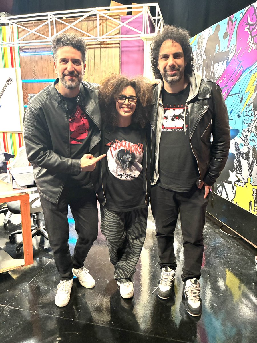 AndreaAlvarezAA's tweet photo. Hoy ya fui a @bandasoporte y de ahí a @aqvfmlatribu
El día sigue eh #todomorir a full
@paualbertipress https://t.co/H5lrghXKfT