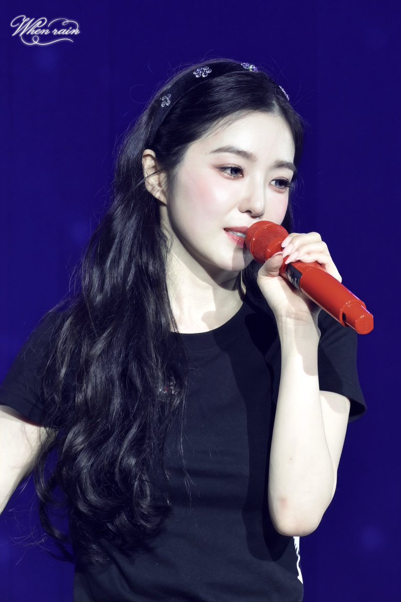 Whenrain7's tweet photo. 👂🐘🪽🤭
#IRENE #아이린
#RedVelvet #레드벨벳 https://t.co/NJ5uhWn2H1