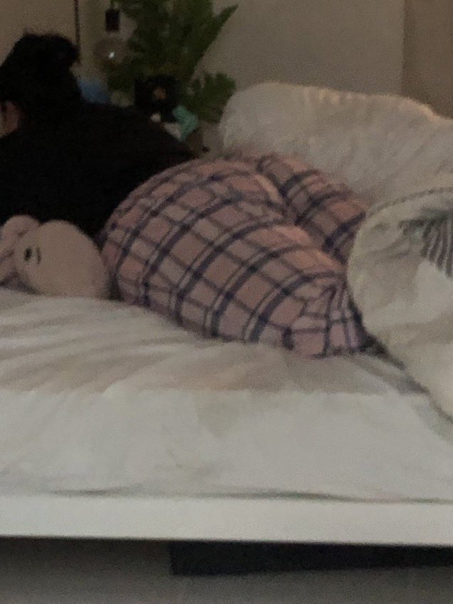 MrBigDqa's tweet photo. ماسكها في نفس الصاله الي تنبطح قدامك فيها وفي نفس الوقت الي خرخرت زبك بمضرطها 

ولا تتجرأ تقول كلمه وحده 
تناظرني وانا ارج شطاياها و اسمعك صفق مضرطها بكل خضوع 🤫🐽♠️ https://t.co/f0tFIC1yKs