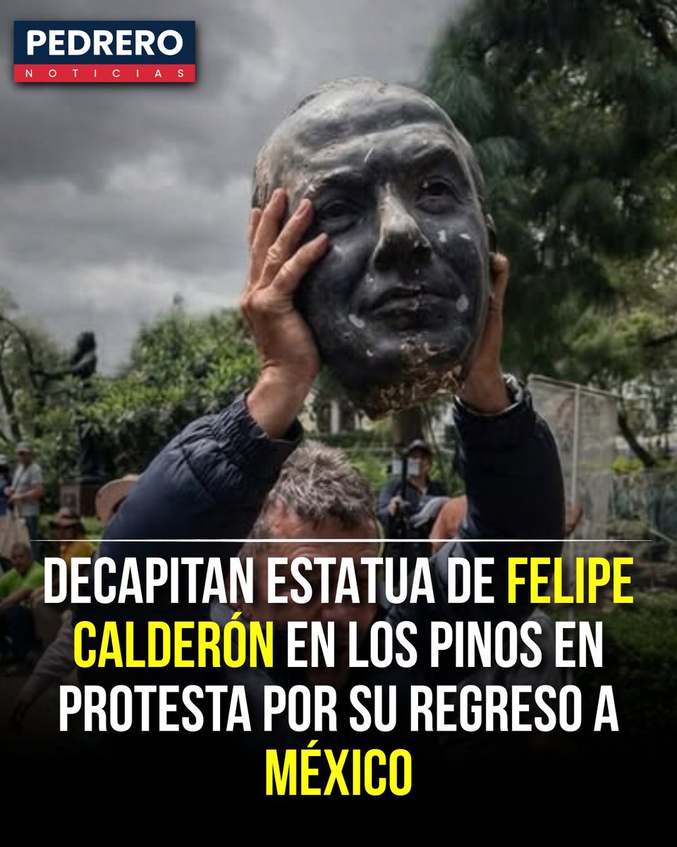 YosoyPedrero's tweet photo. 🚨 OJO | DECAPITAN ESTATUA DE FELIPE CALDERÓN EN LOS PINOS EN PROTESTA POR SU REGRESO A MÉXICO
Exintegrantes del Sindicato Mexicano de Electricistas (SME) decapitaron la estatua del expresidente Felipe Calderón Hinojosa en el Complejo Cultural Los Pinos, como parte de las protestas por su regreso a la vida pública en el Foro América Libre 2026.

Los manifestantes acudieron al Paseo de los Presidentes, en la Primera Sección del Bosque de Chapultepec, y derribaron la escultura del exmandatario. Acto seguido, la decapitaron utilizando una placa de concreto, de acuerdo con las imágenes captadas por distintos medios de comunicación .

La protesta se originó por la participación de Calderón en el foro organizado por el PAN, donde fue recibido entre gritos de “espurio” y “asesino” . Los extrabajadores de Luz y Fuerza del Centro le reclaman haber ordenado la extinción y liquidación de la empresa en octubre de 2009, lo que dejó sin empleo a miles de trabajadores .