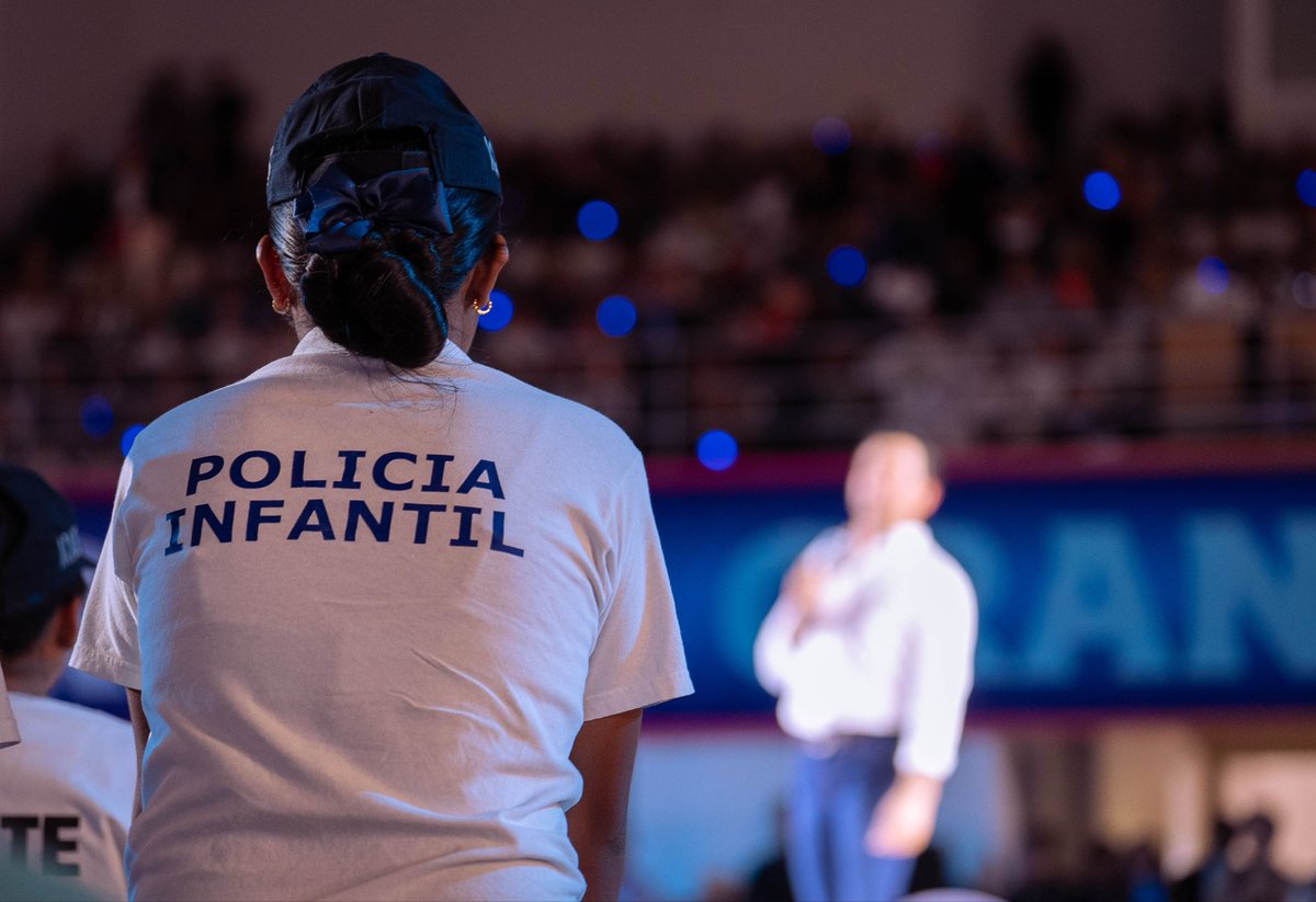 gobgente's tweet photo. 💙 Apaseo el Grande es tierra de gente que quiere a su municipio y todos los días da lo mejor para sacarlo adelante.

Nuestra Gobernadora @LibiaDennise acompañó a @ChelisOliveros en su Segundo Informe de Gobierno. Seguimos sumando con obras, espacios deportivos y en salud. https://t.co/bCyM3ptzSo
