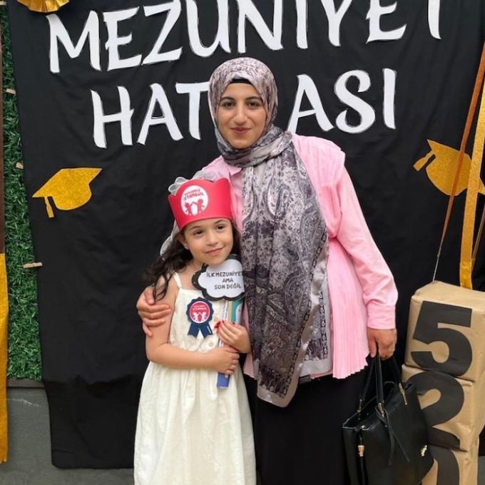 meneymn's tweet photo. Fatmanur Çelik henüz çocuk yaşta Kuran’a Hizmet Vakfı yöneticisi Ayhan Şengüler tarafından t*cavüze uğradı. Zorla Evlendirildi, Fail Ayhan Şengüler İstismar sonucu doğan öz kızı Hifa İkra’yada 3 yaşına kadar t*cavüz etti. Anne Fatmanur, kızının bedenindeki izleri fark edince..+ https://t.co/wwzSPwe5YR