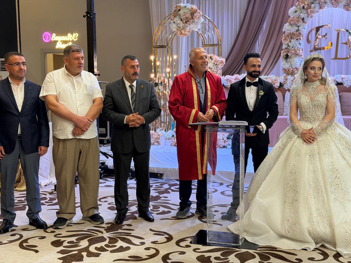 Sanliurfa_MHP's tweet photo. İl Başkanımız Sayın Ecz. Osman Mutlu, Beran ve Esma çiftimizin en mutlu günlerine şahitlik etti.

Beran ve Esma çiftimize Cenab-ı Allah’tan bir ömür boyu mutluluk, huzur ve bereket diliyoruz.

Genç çiftimize bir ömür boyu mutluluklar diliyoruz.

@dbdevletbahceli 
@MHP_Bilgi 
@eczosmanmutlu