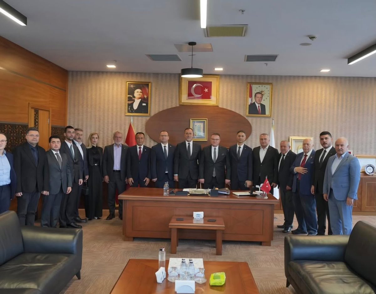 BasaksehirMhp's tweet photo. İstanbul’umuzun ve ülkemizin üretim gücünün önemli merkezlerinden biri olan İkitelli Organize Sanayi Bölgesi Müdürlüğü’nü; İl Başkanımız Volkan Yılmaz, il yöneticilerimiz ve İlçe Başkanımız Recep Gülbahar ile birlikte ziyaret ettik.
Üretim, istihdam ve sanayimizin geleceğine ilişkin değerlendirmelerde bulunduk. Gösterdikleri samimi misafirperverlik ve kıymetli ev sahipliği için İkitelli Organize Sanayi Bölgesi Yönetim Kurulu Başkanı Sayın Mehmet Mutlu’ya teşekkür ediyoruz.
Üreten, emek veren ve ülkemizin ekonomisine değer katan sanayicilerimizin yanında olmaya devam edeceğiz.