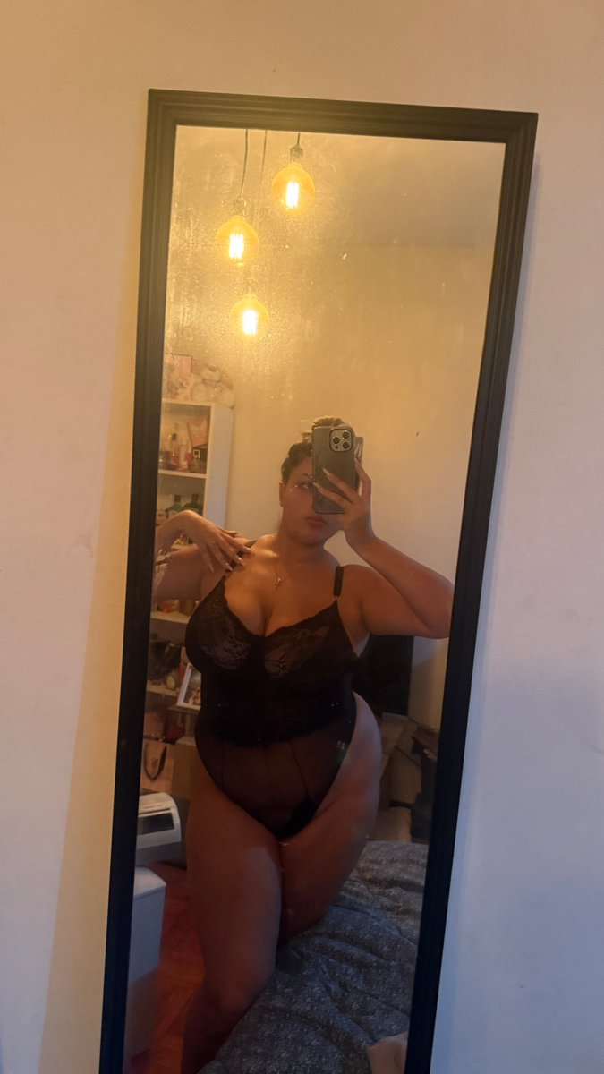 Minep3h's tweet photo. be honest, am i too fat? https://t.co/KTZgyMmoGa