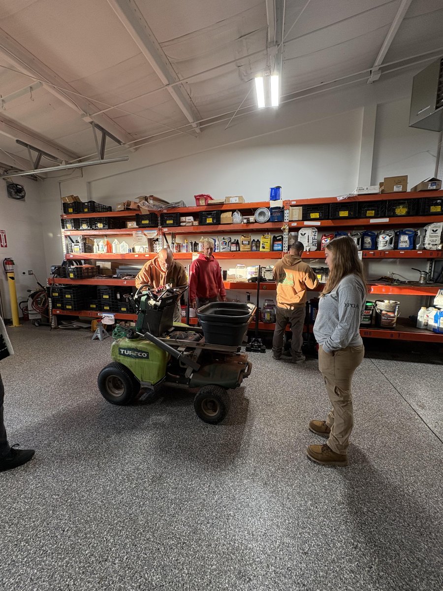 ypgausa's tweet photo. PHC Training in Action!

Our Plant Health Care team completed training on the Turfco this morning!
Continued training helps our team stay knowledgeable, prepared, and ready to provide the best possible service for our customers https://t.co/OzLqwv6tWz