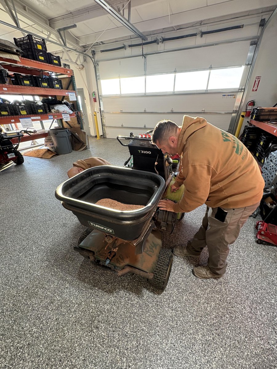 ypgausa's tweet photo. PHC Training in Action!

Our Plant Health Care team completed training on the Turfco this morning!
Continued training helps our team stay knowledgeable, prepared, and ready to provide the best possible service for our customers https://t.co/OzLqwv6tWz