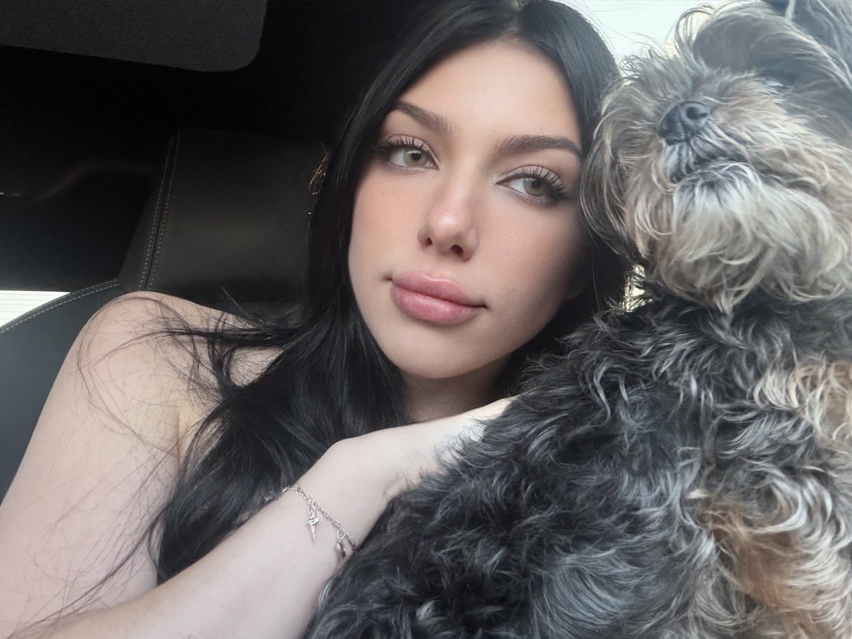 MadelinCelinne's tweet photo. i LOVE my puppy more than anything https://t.co/cEmu70wXk6